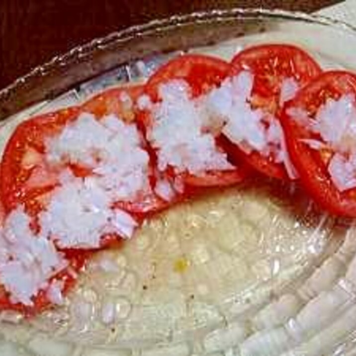 トマトスライスのマスタードマリネ 新タマネギを乗せ